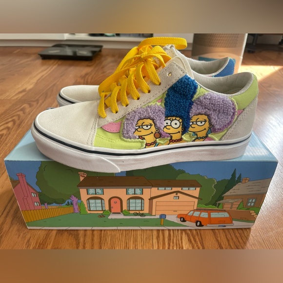 Vans Shoes - Vans x Simpsons Old Skool • W7 / EU37
Worn once • With box